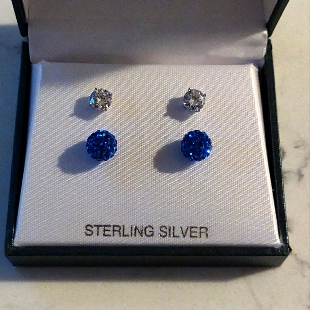 NIB 2 Pairs Of Stud Earrings.